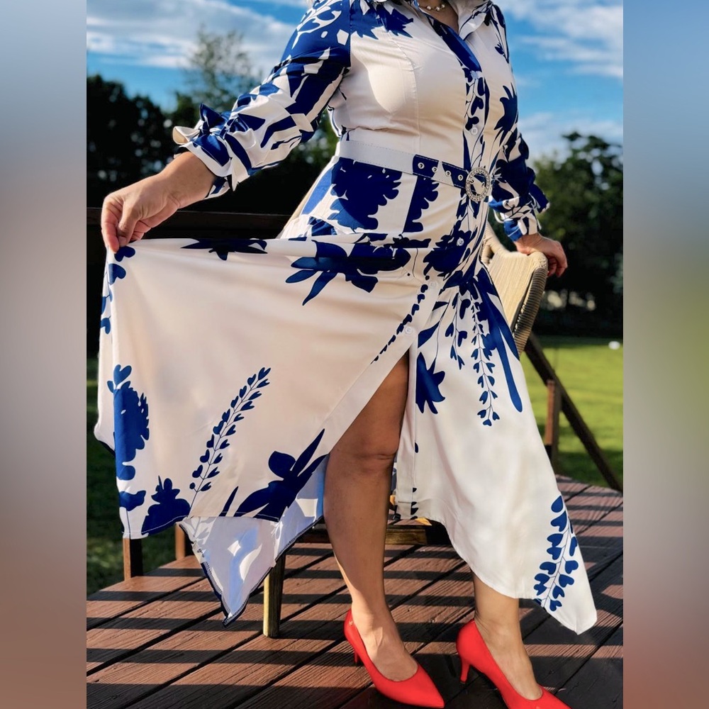White and blue dress. 2-S 2-M 1-L
Belt comes with the dress.